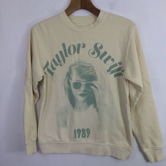 Taylor Swift Women 1989 Taylor’s Version Graphic Print Crewneck Sweater Yellow - Picture 7 of 7